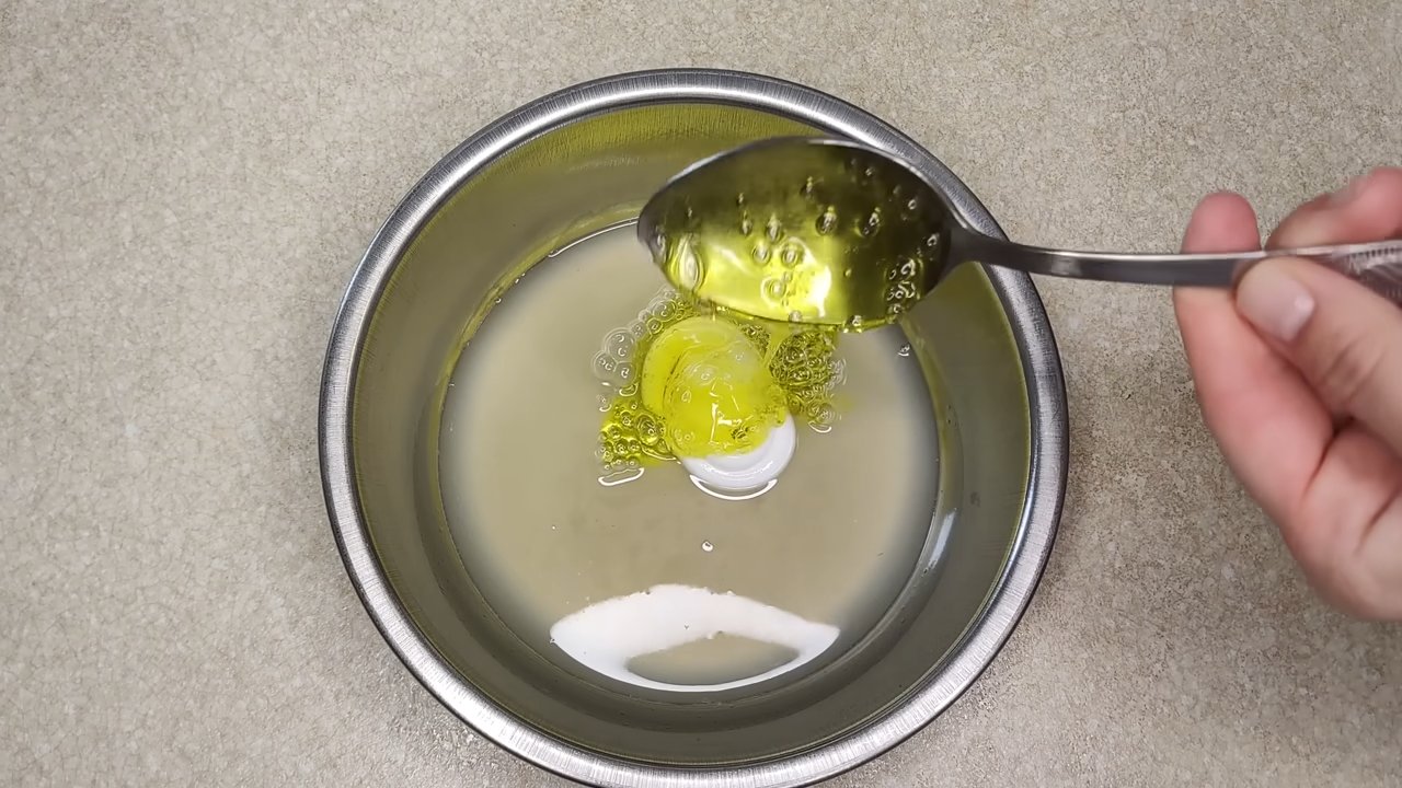 Lemon toothpaste cleaning hack