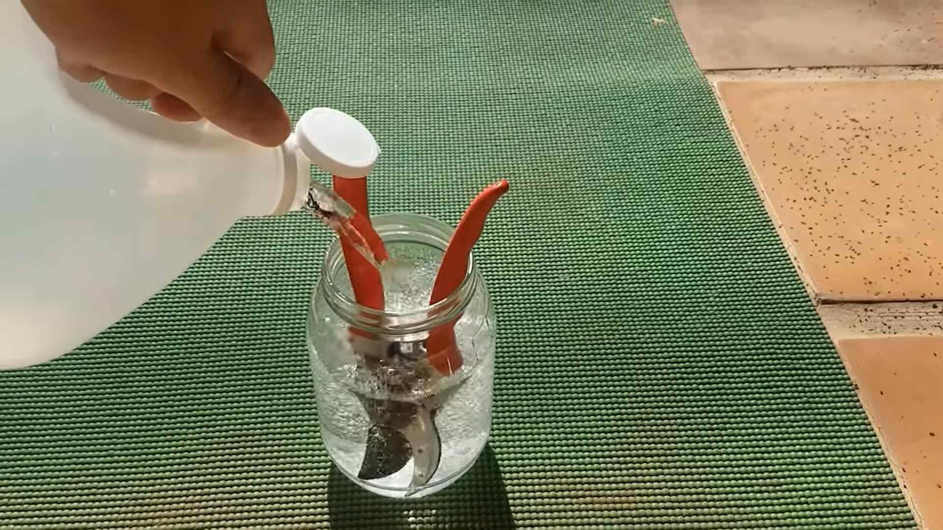 White vinegar cleaning tips