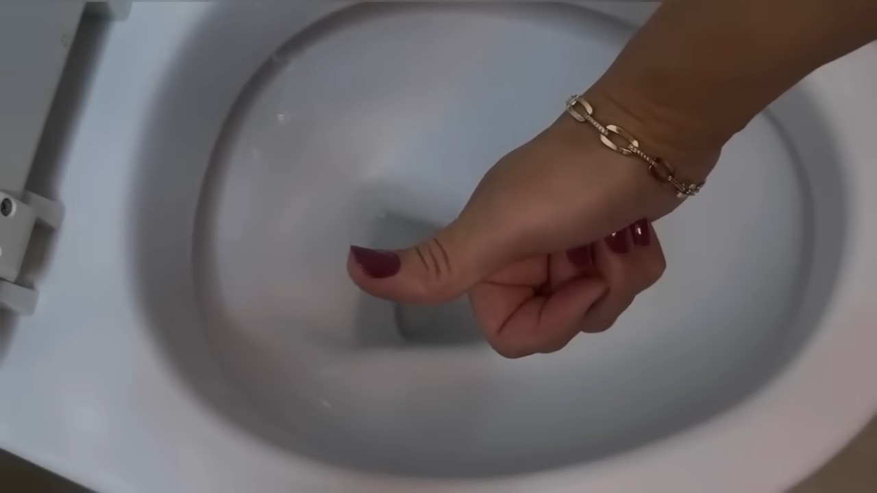Salt and vinegar cleaning hack
