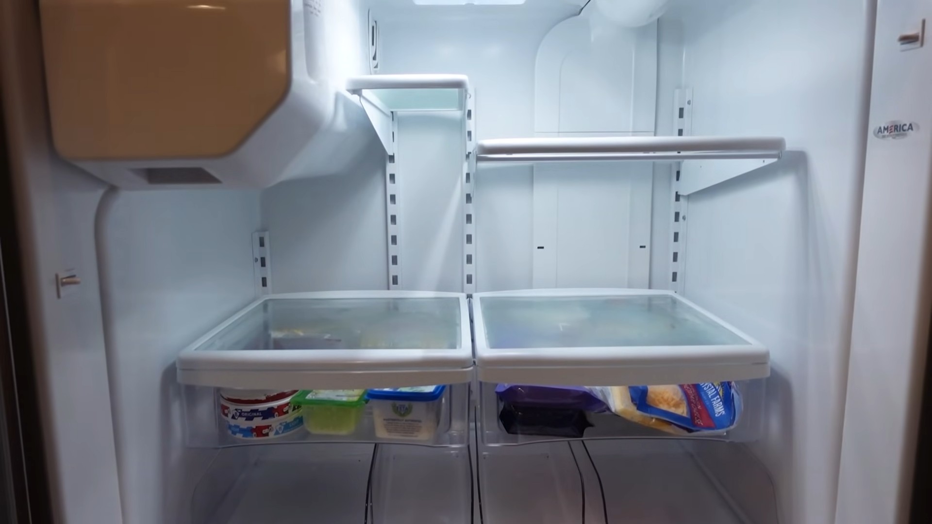 Clean Your Refrigerator Quickly
