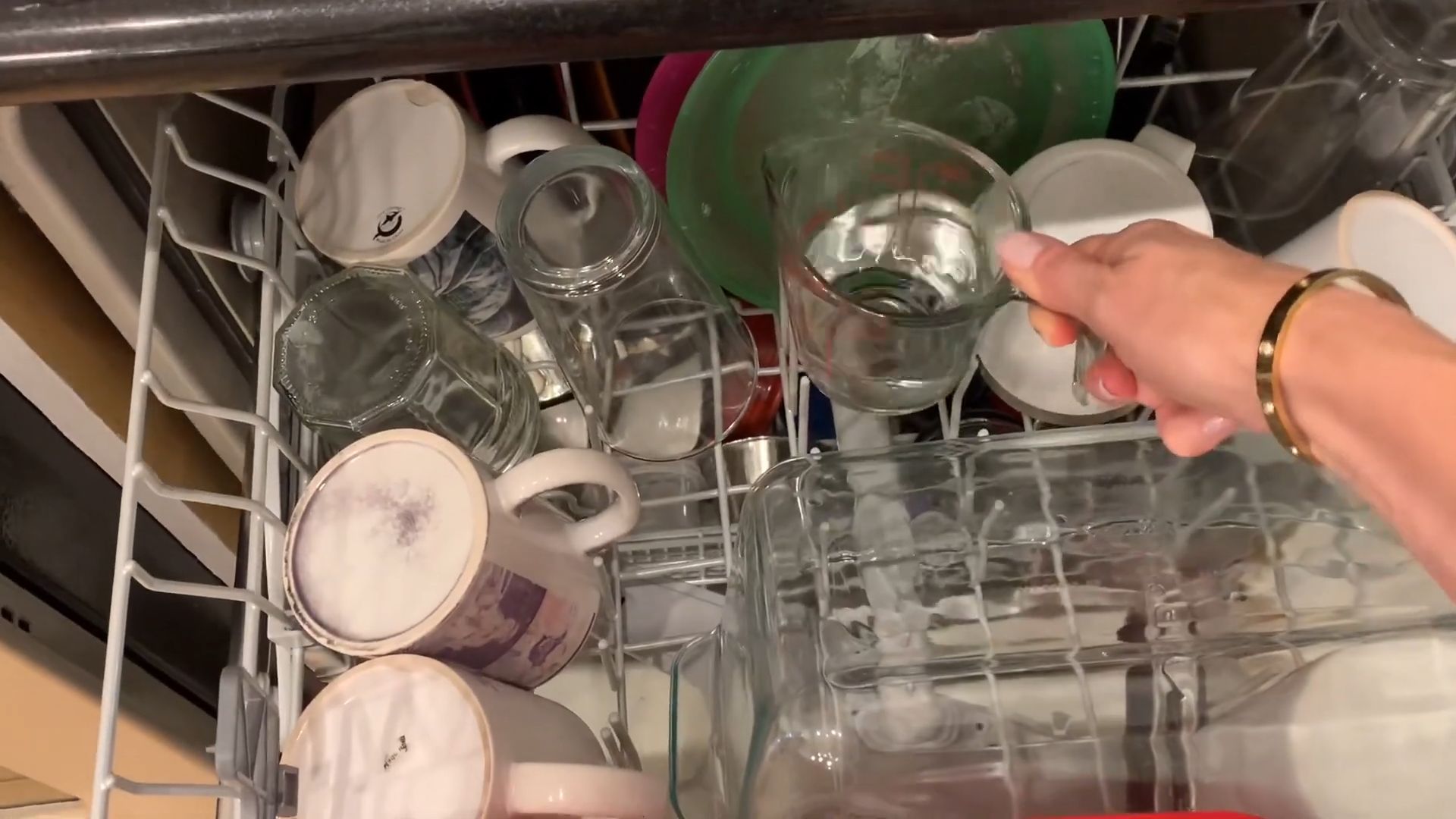 White vinegar cleaning hacks